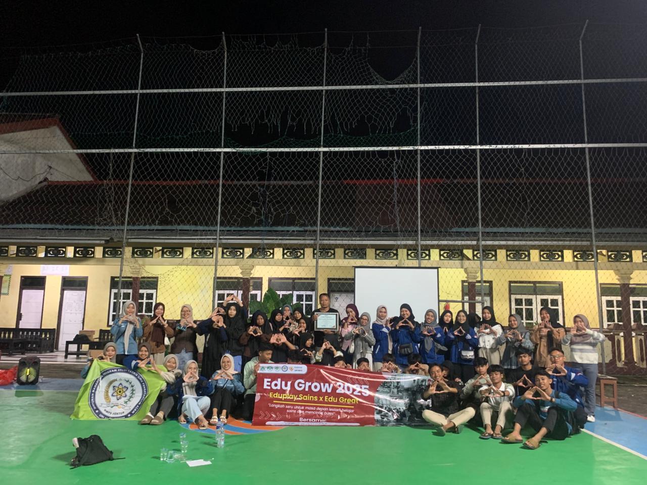 HMPS Vektor UIN KHAS Jember Gelar Program Edu Grow di Tiga Panti Asuhan